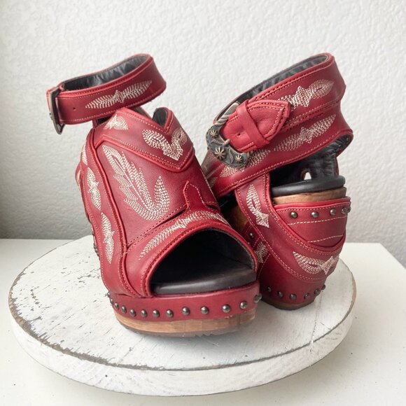 Elegant Red Embroidered Wedges - Picture 11 of 11